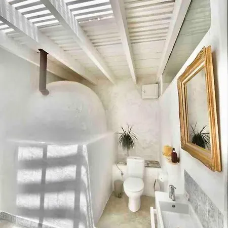 Casa Kira, *